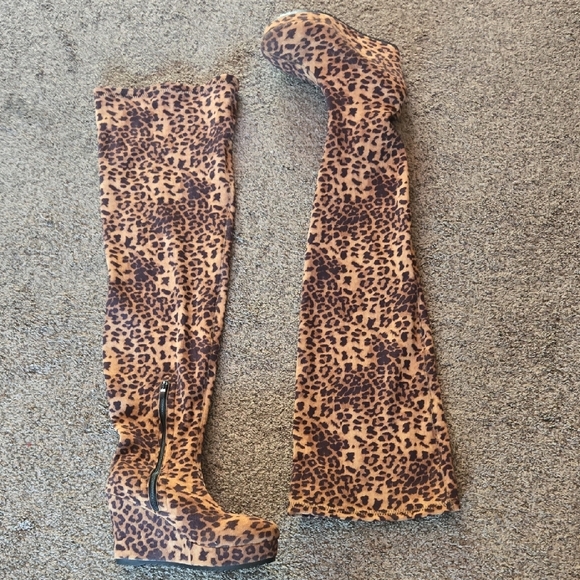 Leopard Print Over-the-Knee Boots. ✨️NEW✨️ - Picture 7 of 8